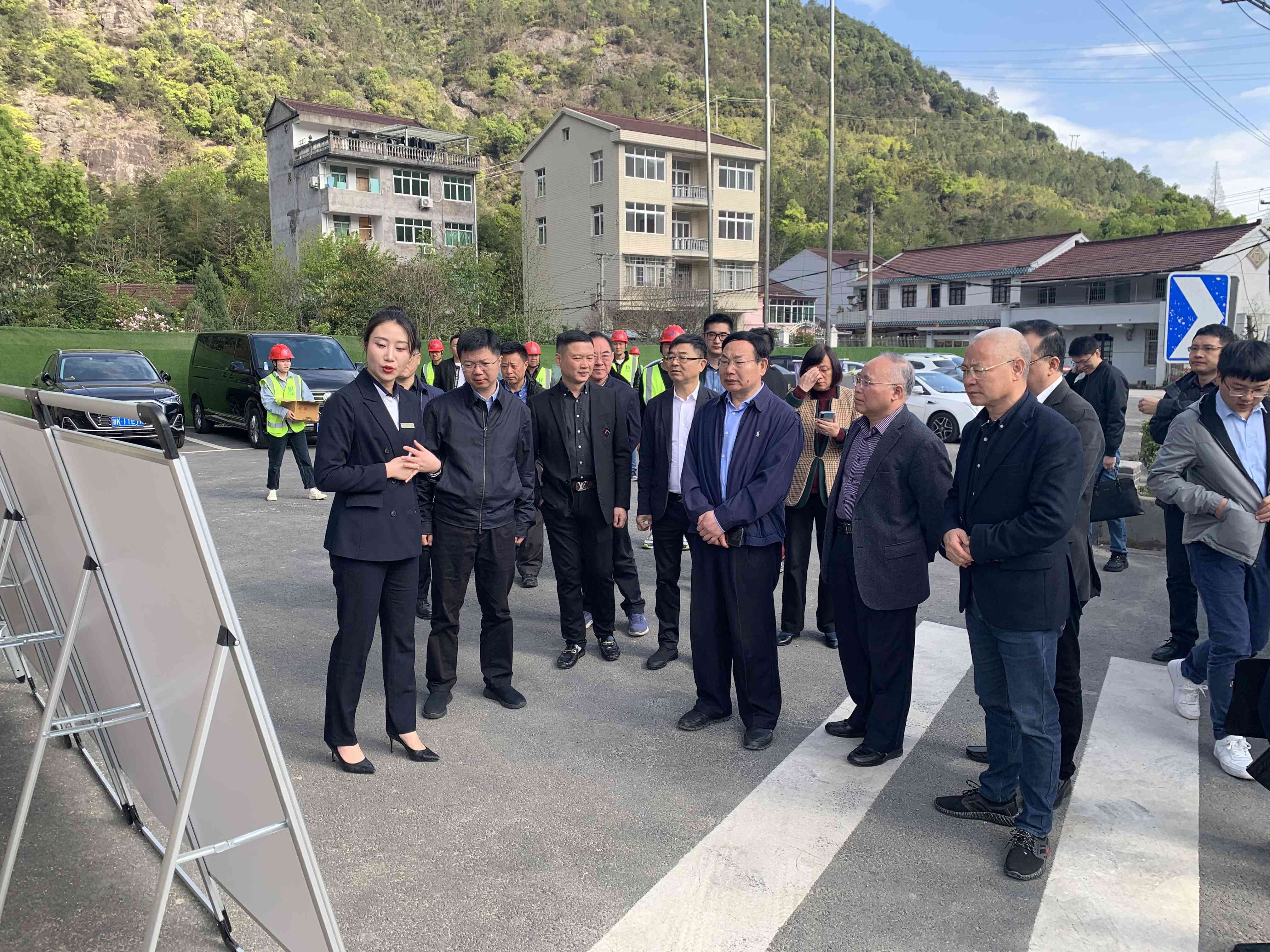 时任浙江省政协代秘书长陈荣高莅临指导